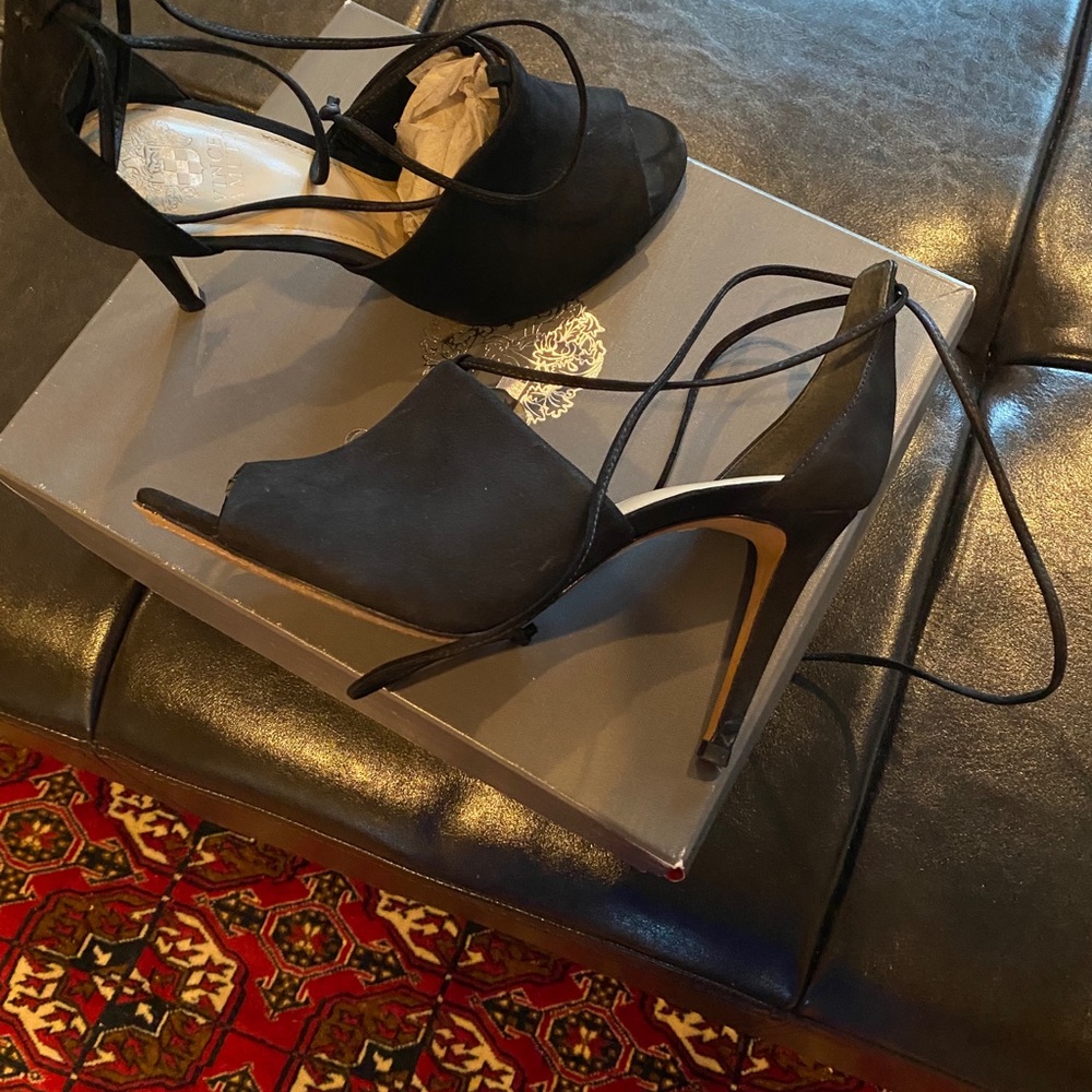 Vince Camuto VC-VEVEY Black High Heels